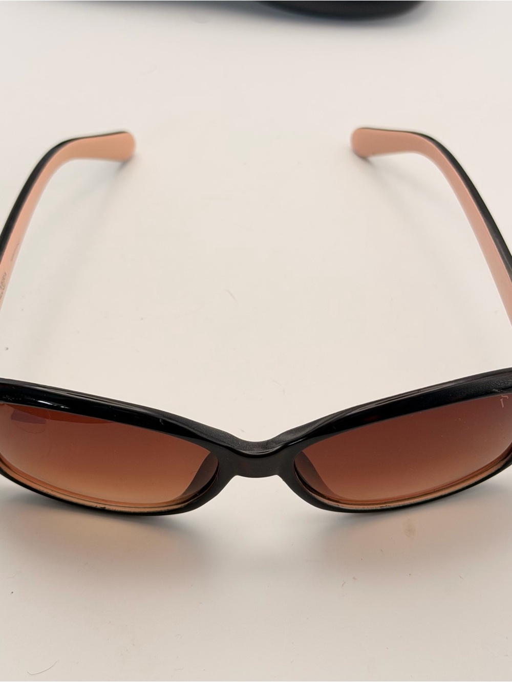 Vera Wang Sunglasses, Simply Vera, Box included, creame/brown